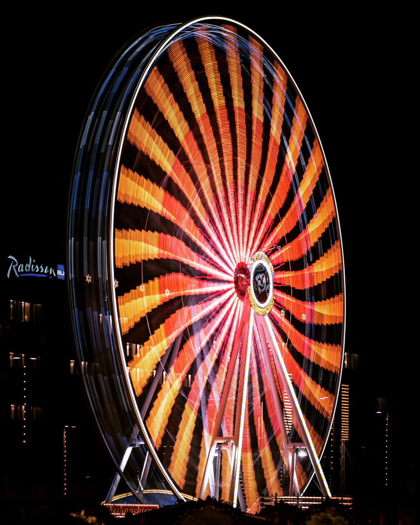 Riesenrad auf dem Leipziger Weihnachtsmarkt