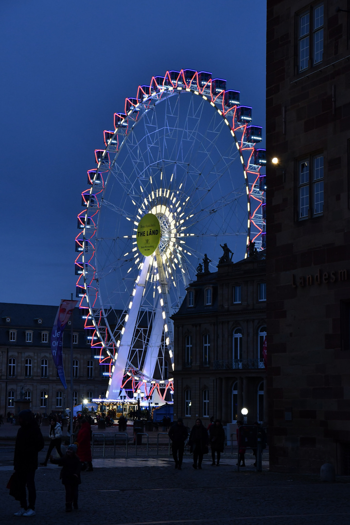 Riesenrad auf dem Schlossplatz in Stuttgart