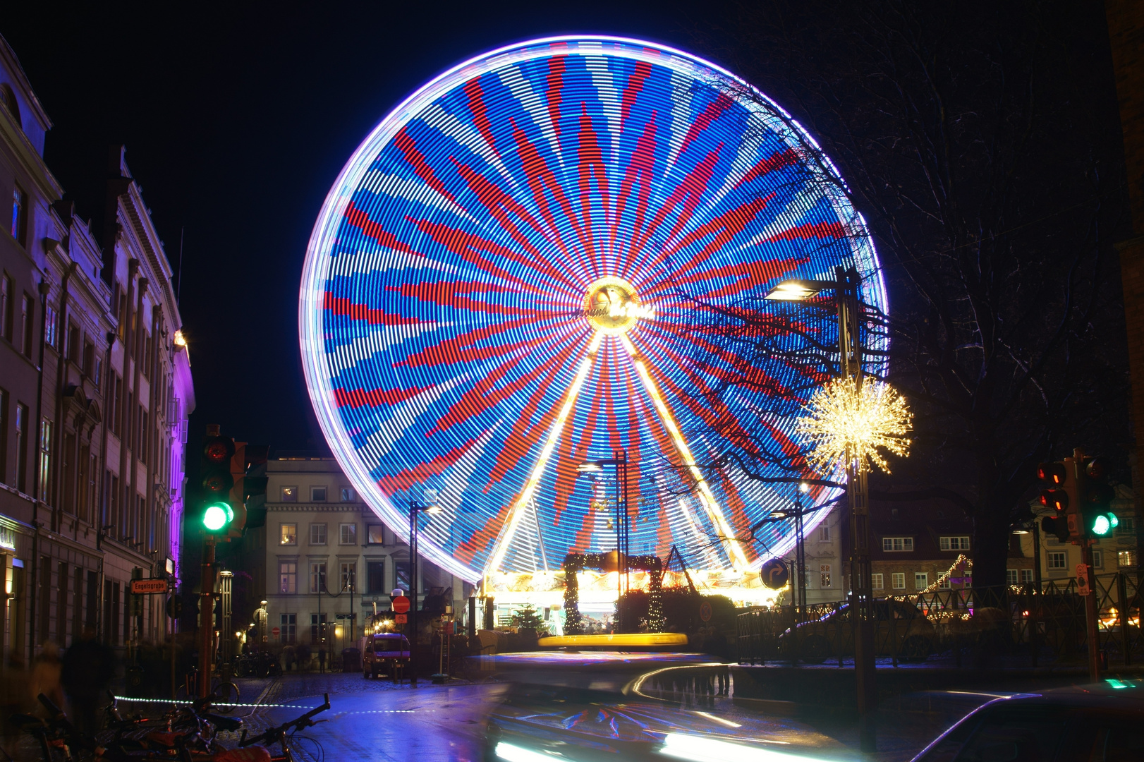 Riesenrad auf dem Weihnachtsmarkt