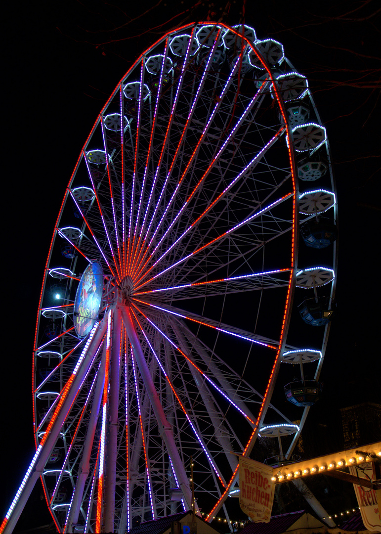 Riesenrad auf dem Weihnachtsmarkt