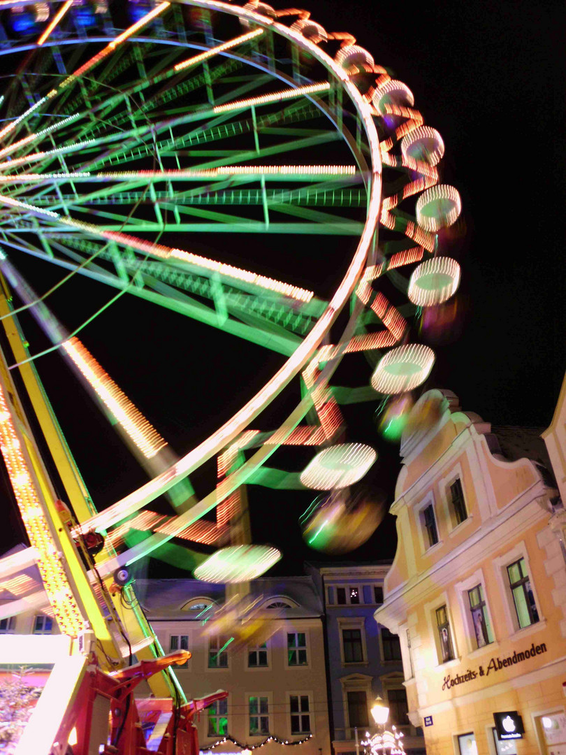 Riesenrad auf dem Weihnachtsmarkt