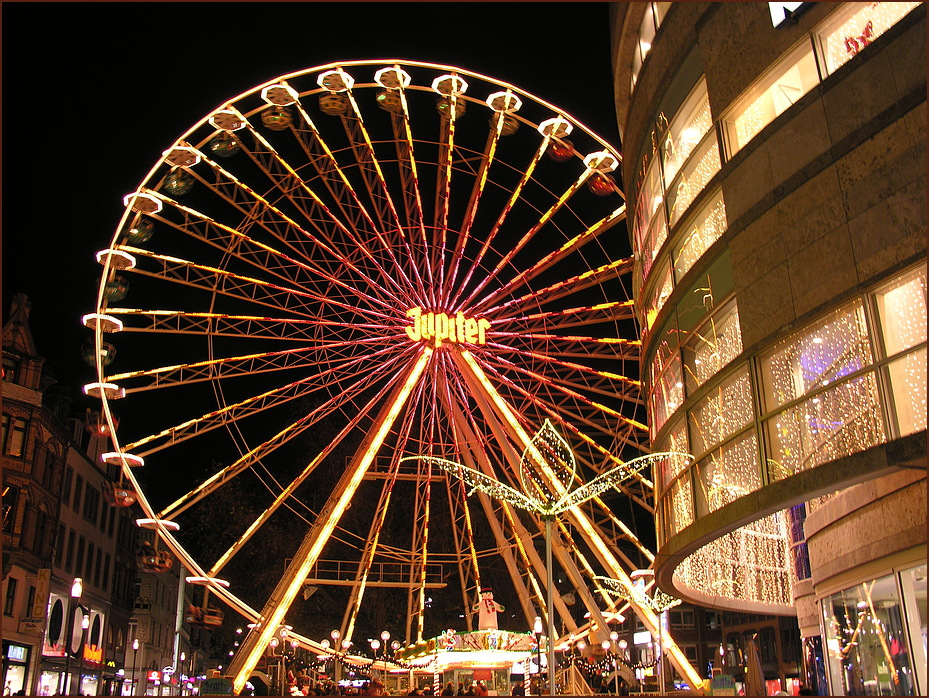 Riesenrad auf dem Weihnachtsmarkt in Wiesbaden