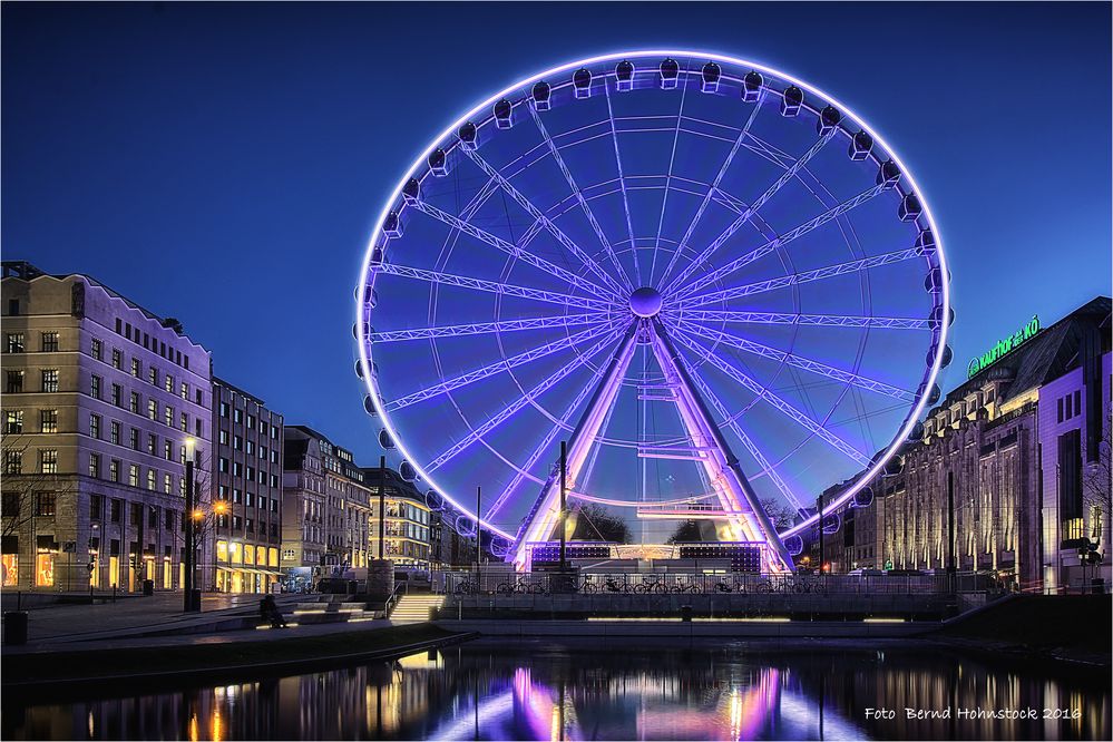 Riesenrad auf der Prachtstr. von Düsseldorf ...