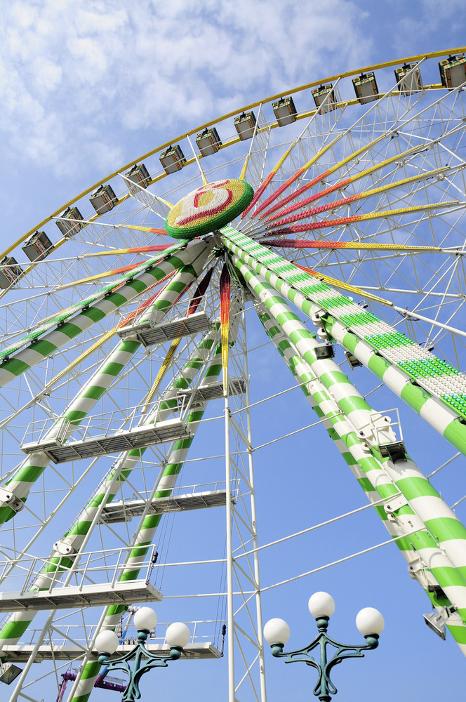 Riesenrad aus der "ich krieche" Perspektive