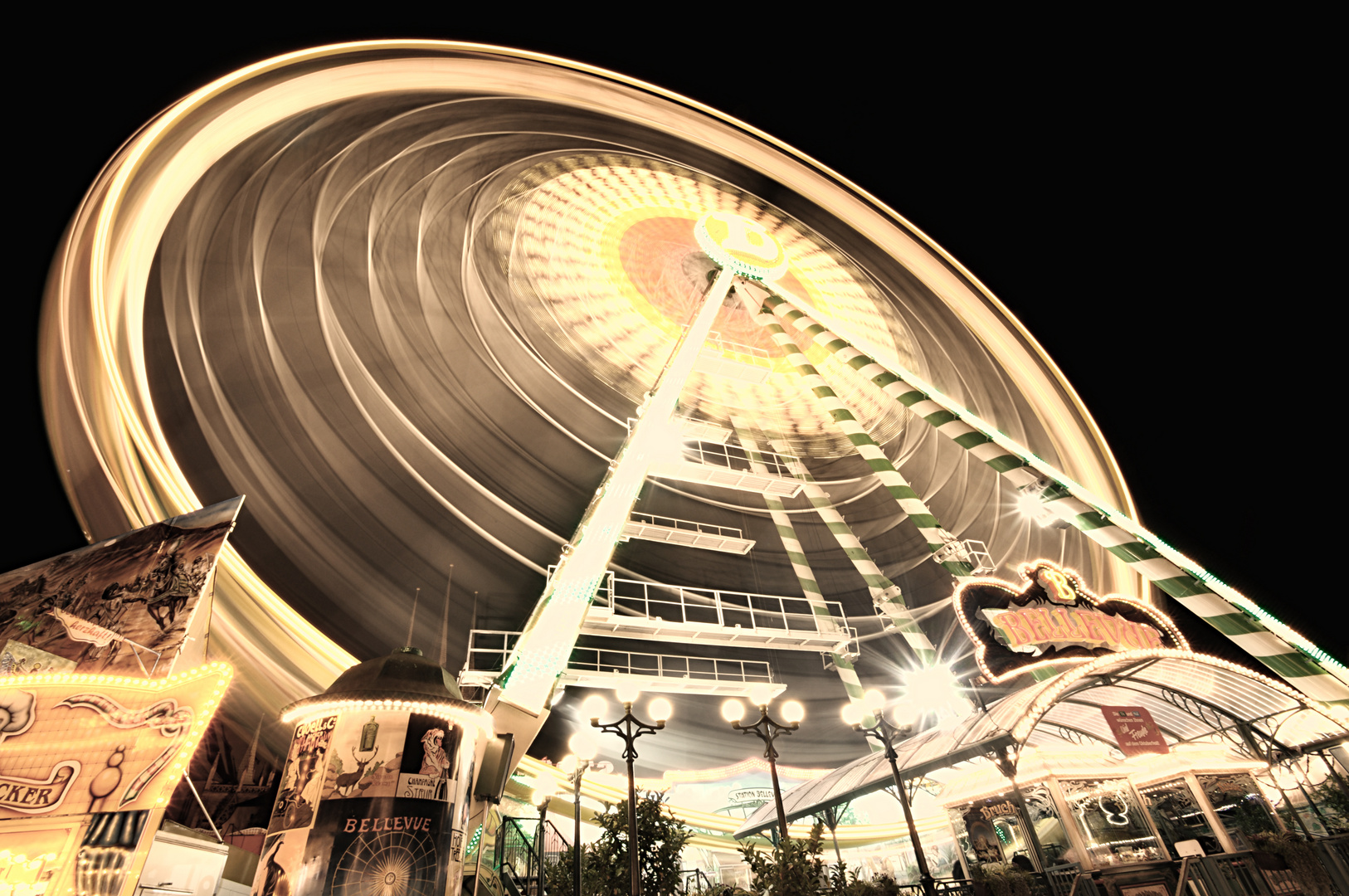 Riesenrad bei Nacht