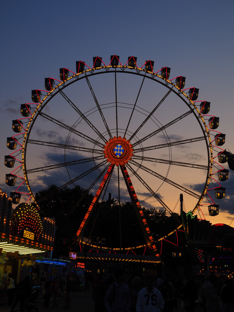 Riesenrad bei Sonnenuntergang