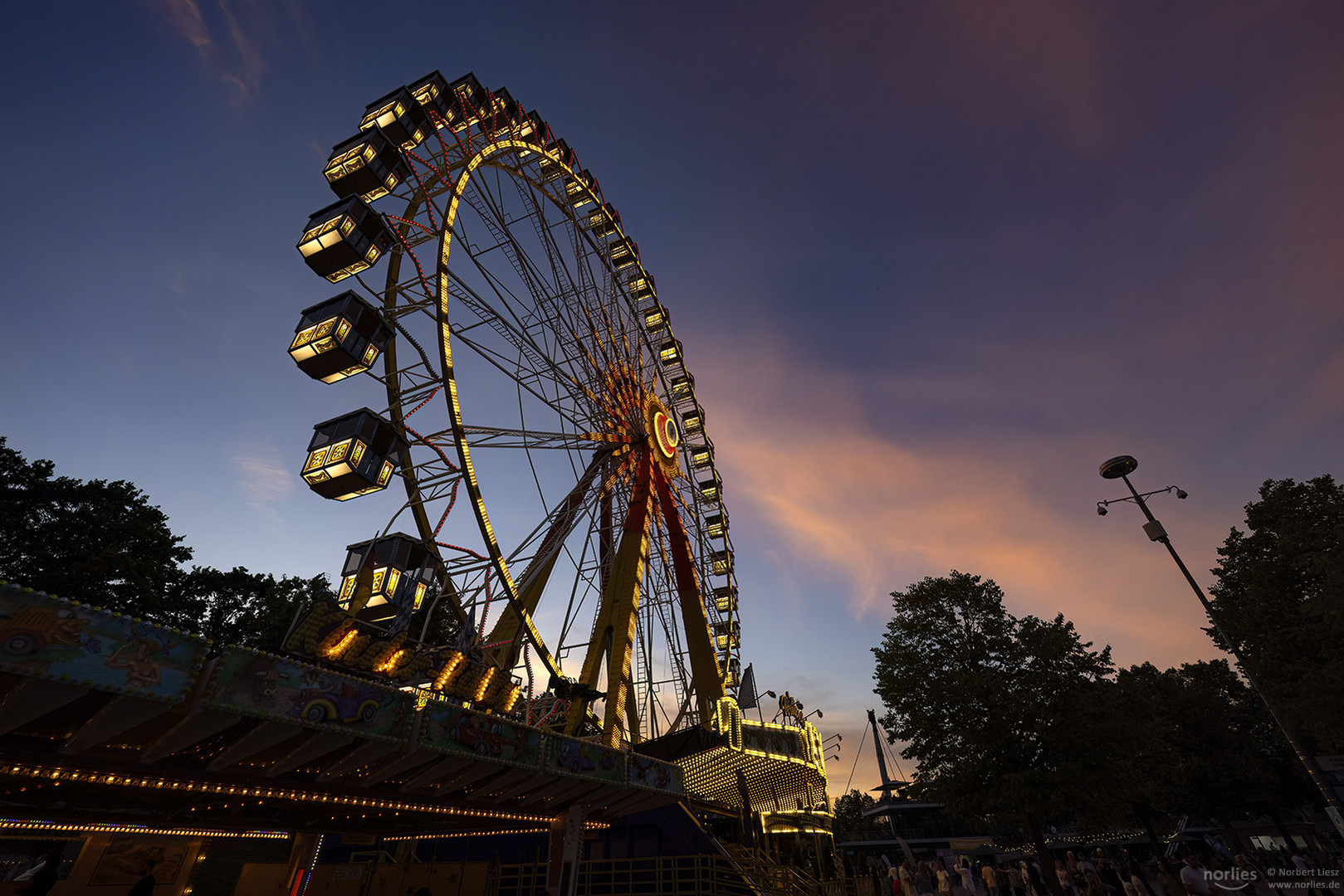 Riesenrad im Abendlicht