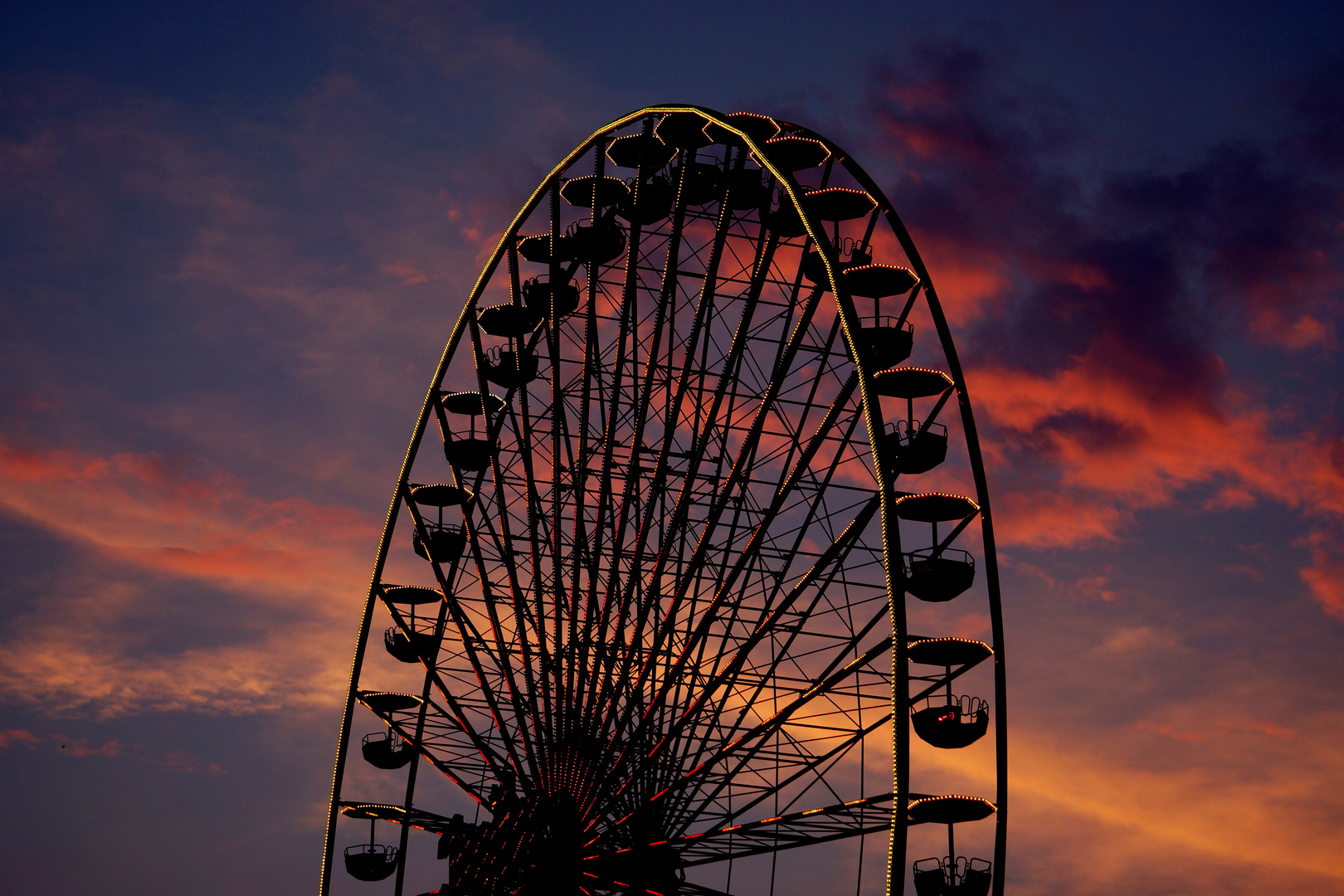 Riesenrad im Abendrot