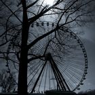 Riesenrad im Gegenlicht