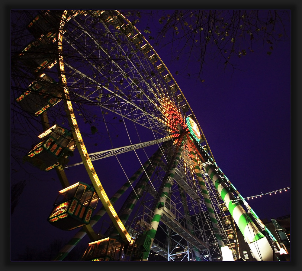 riesenrad im herbstlaub