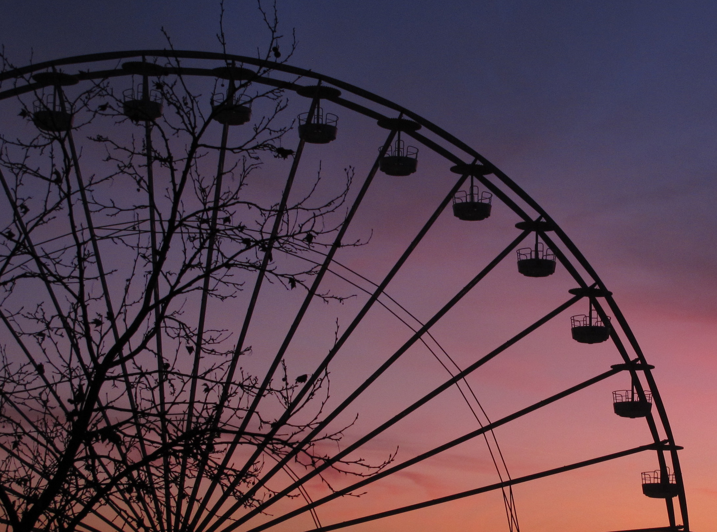 Riesenrad im Morgengrauen