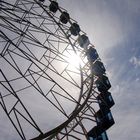 Riesenrad im Schatten der Sonne