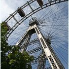 Riesenrad im Sommer