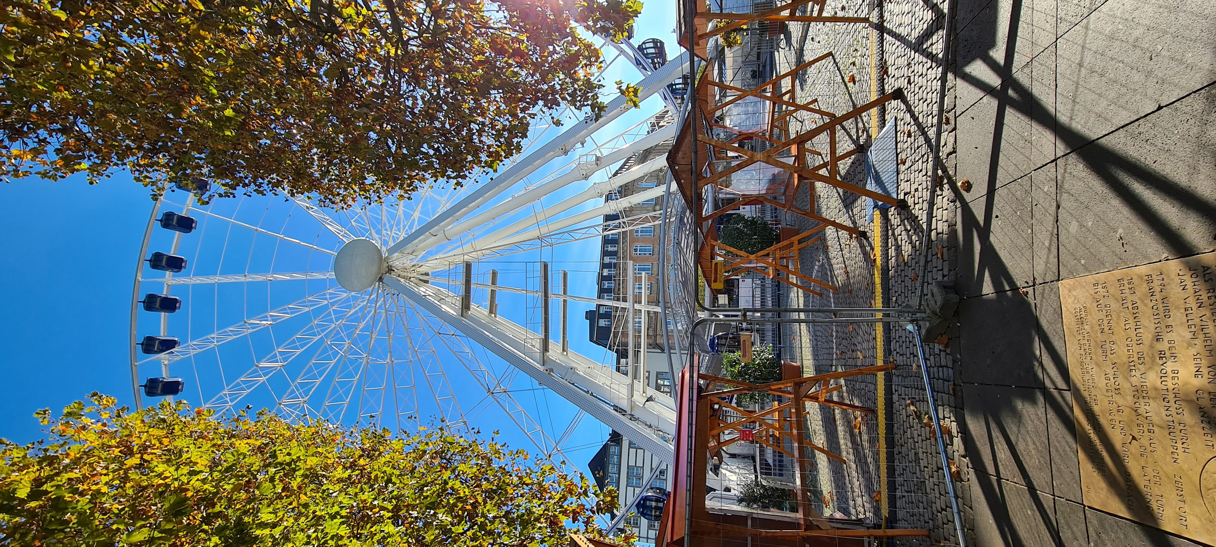 Riesenrad in der Düsseldorfer Altstadt