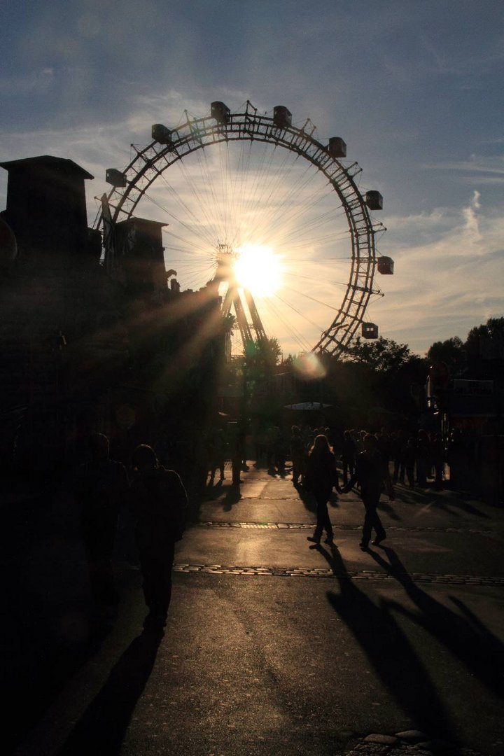 Riesenrad in der Herbstsonne