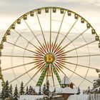 Riesenrad in Schneelandschaft