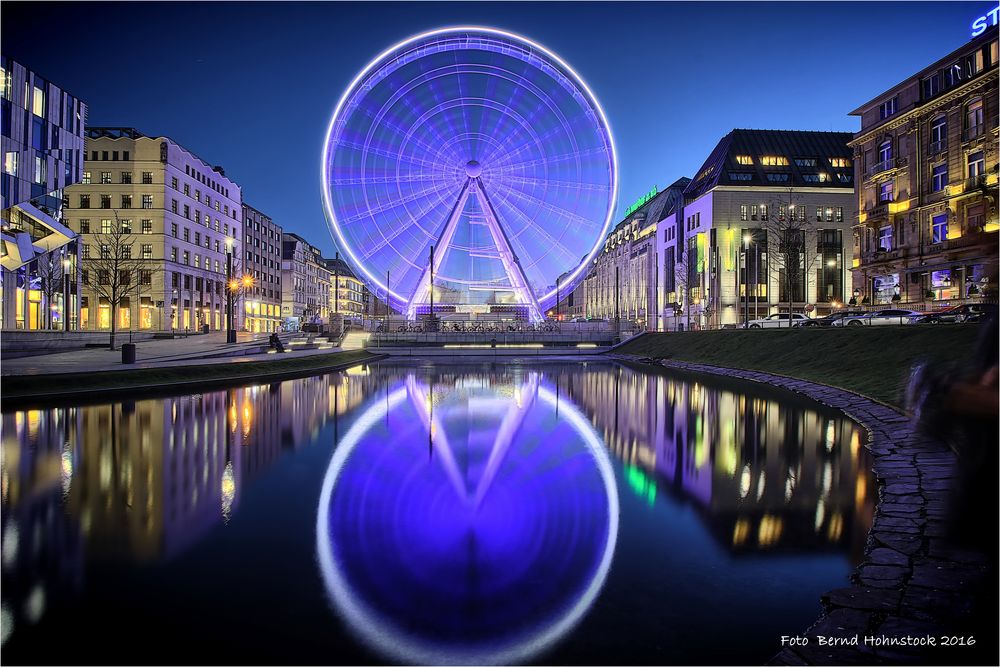 Riesenrad in voller Schönheit .... in der Landeshauptstadt von NRW