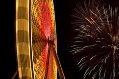 Riesenrad mit Feuerwerk