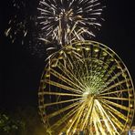 Riesenrad mit Feuerwerk
