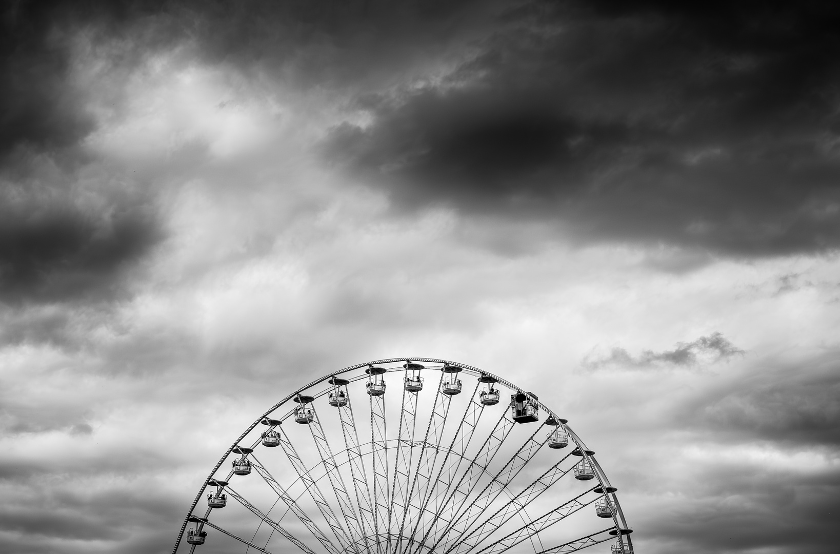 Riesenrad mit Himmel