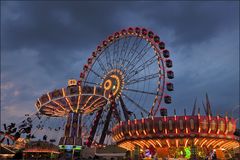 Riesenrad mit Wetterbericht  ...