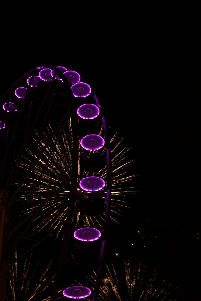 Riesenrad und Feuerwerk