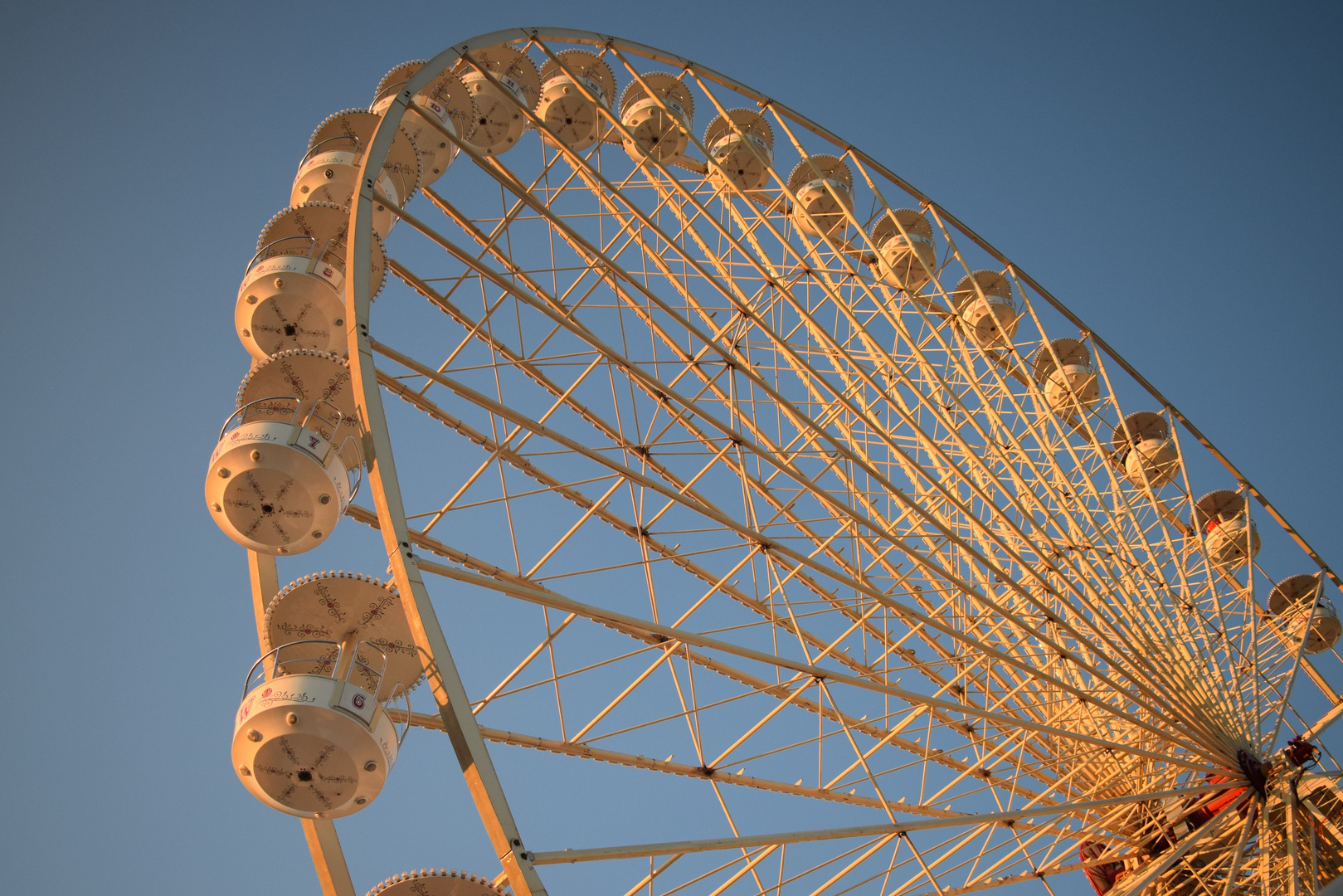 Riesenrad von der Sonne angestrahlt !!!!!