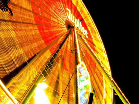 Riesenrad von unten