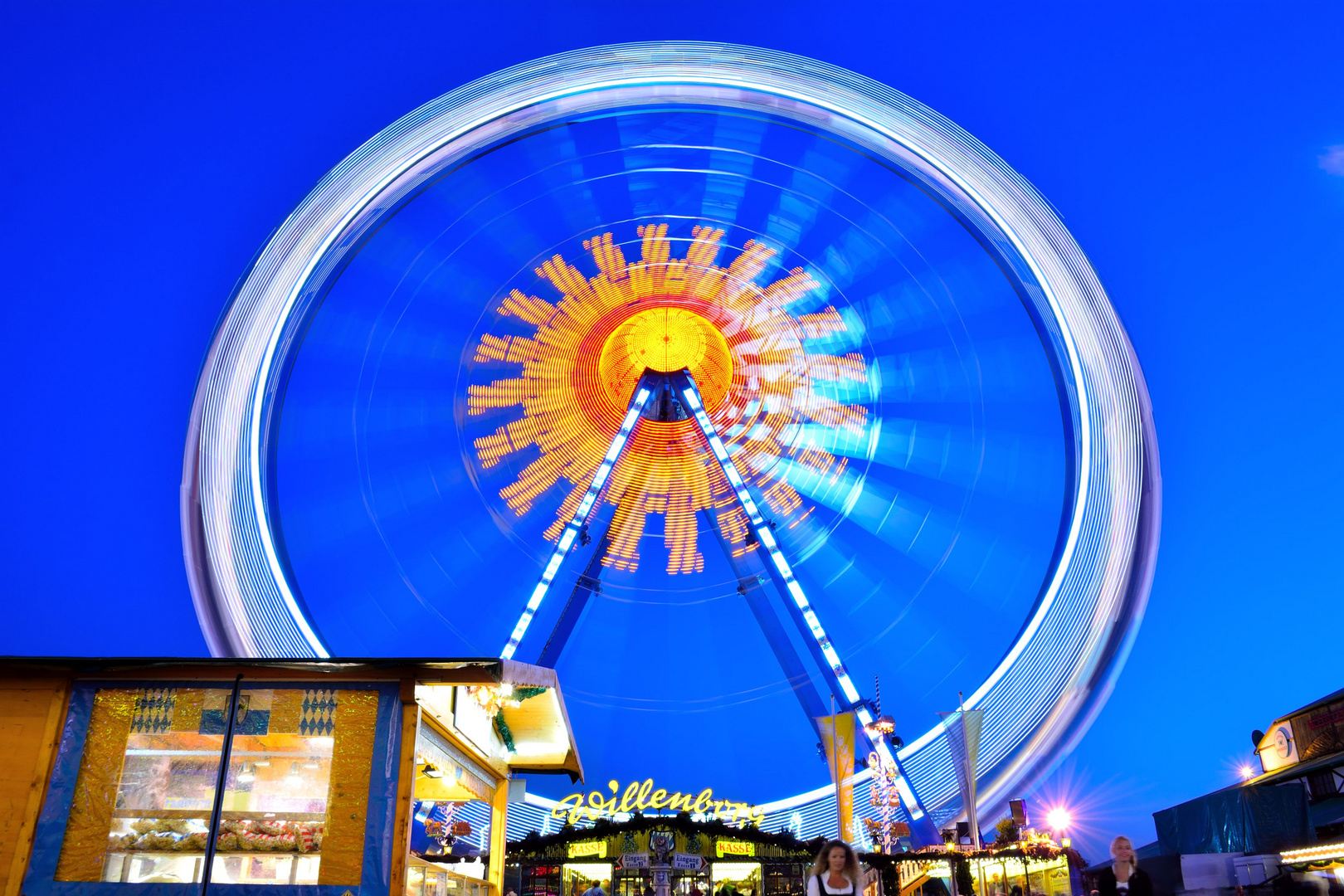 Riesenrad von unten