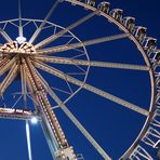 Riesenrad zur blauen Stunde