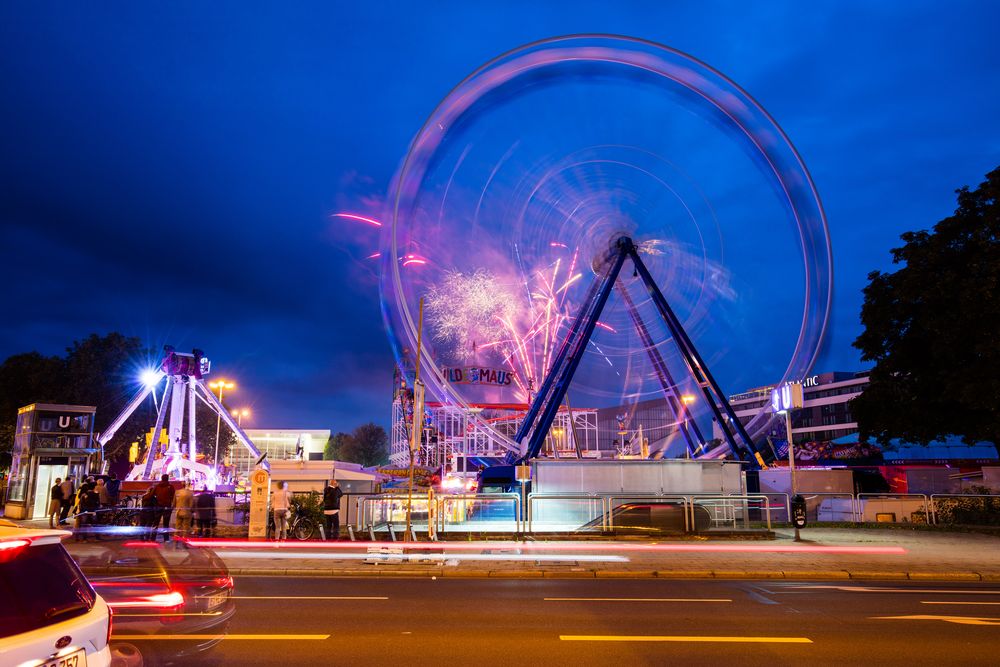 Riesenrad zur blauen Stunde