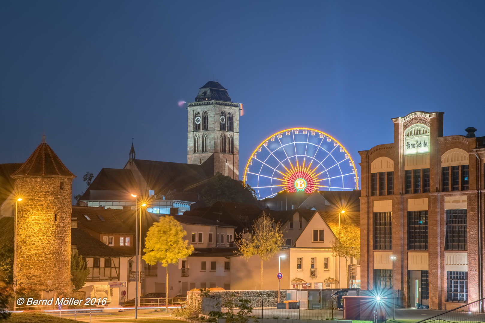 Riesenrad zur blauen Stunde