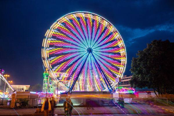 Riesenrad zur blauen Stunde