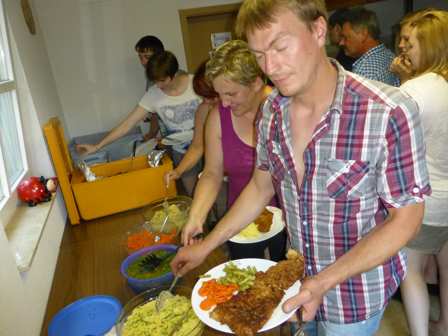 Riesenschnitzel im Feuerwehrhaus