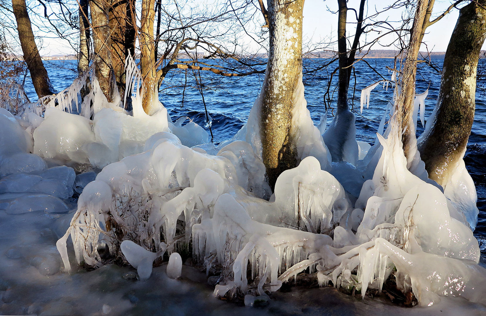 Riesige Eisgebilde am Großen Plöner See im Januar 2016