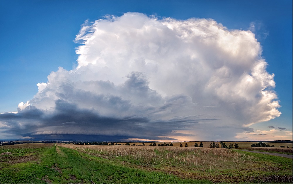 riesige Gewitterwolke