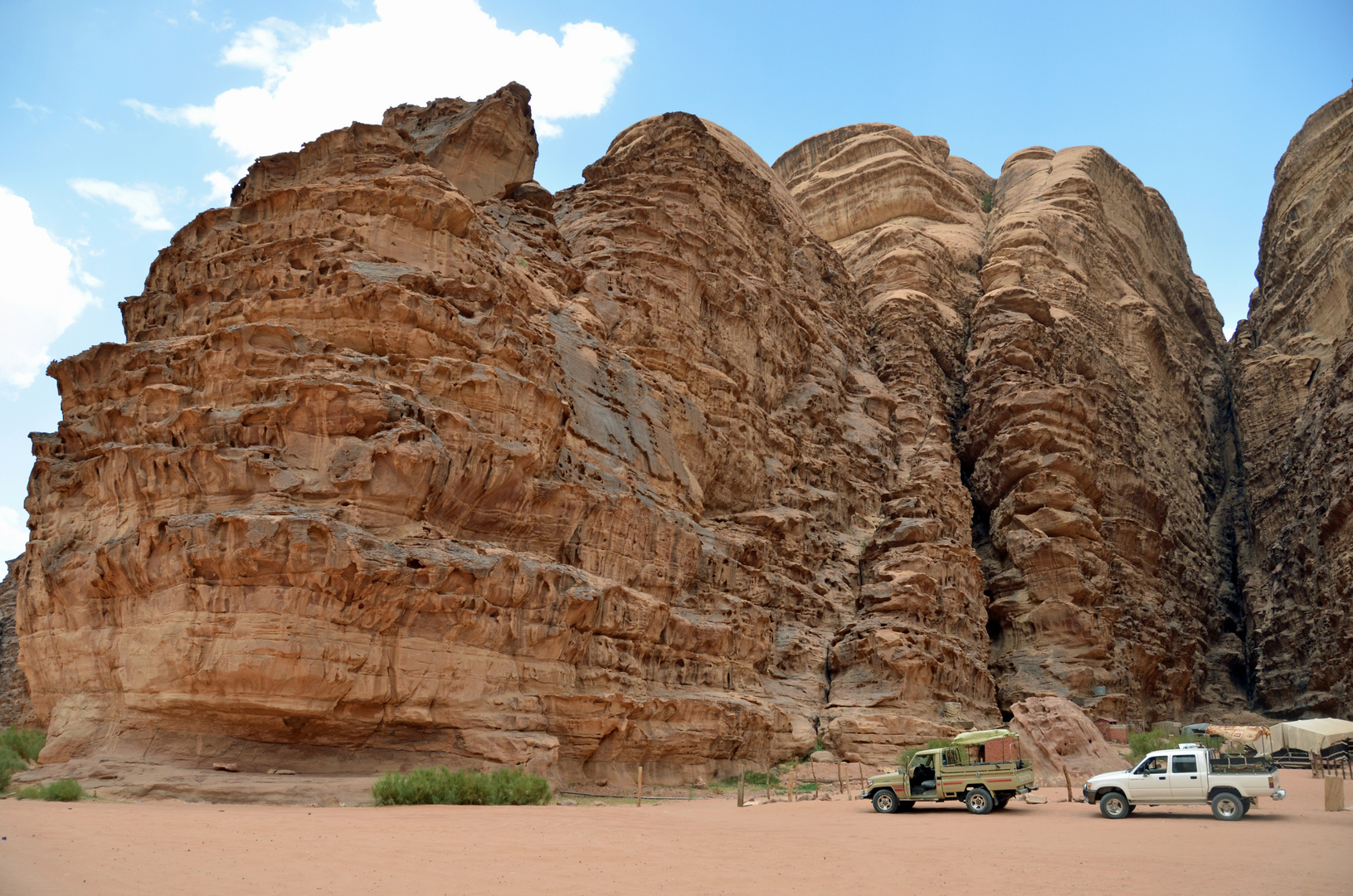 Riesige Granitfelsen im Wadi Rum in Jordanien