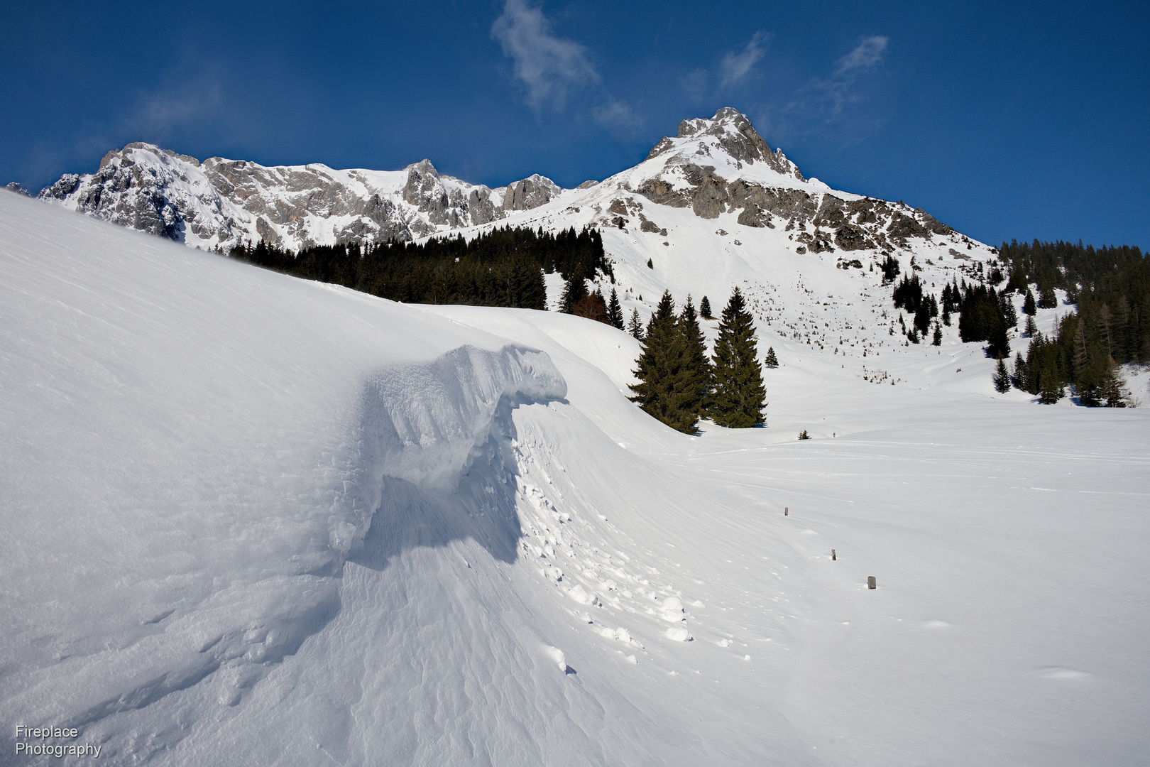 Riesige unberührte Schneewehungen auf dem Weg zur Erichhütte, Austria