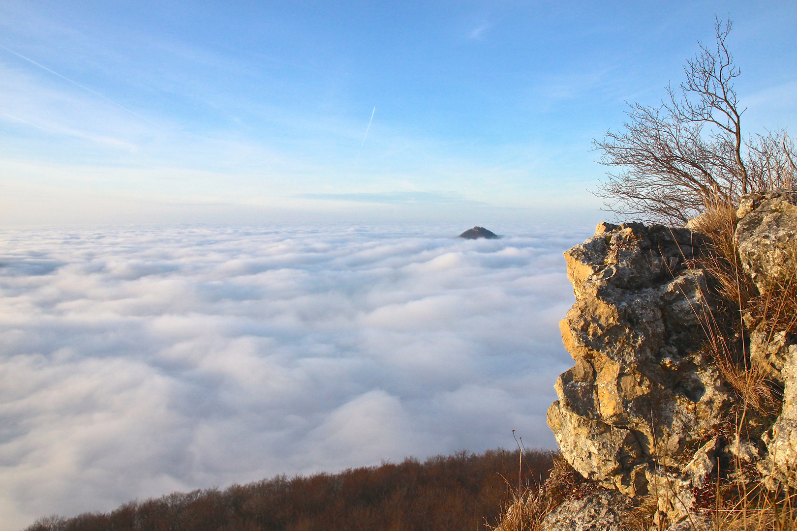 Riesiges Nebelmeer verzaubert die Schwäbische Alb