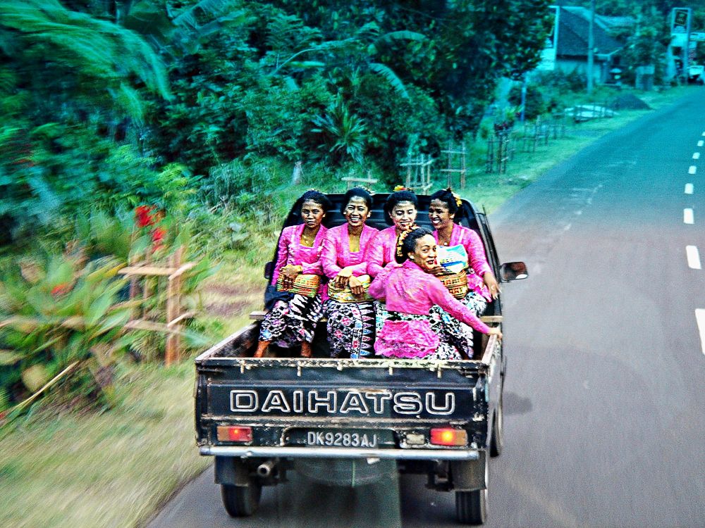 Rieuses en camion