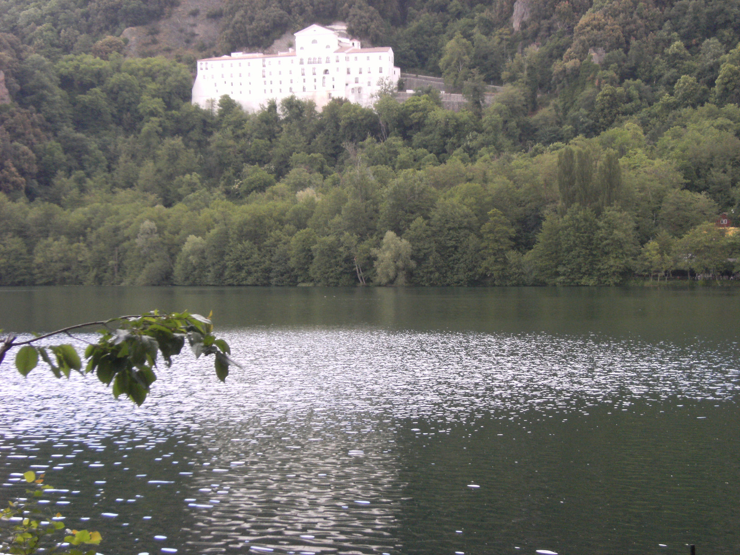 riflessi a Monticchio (Potenza)