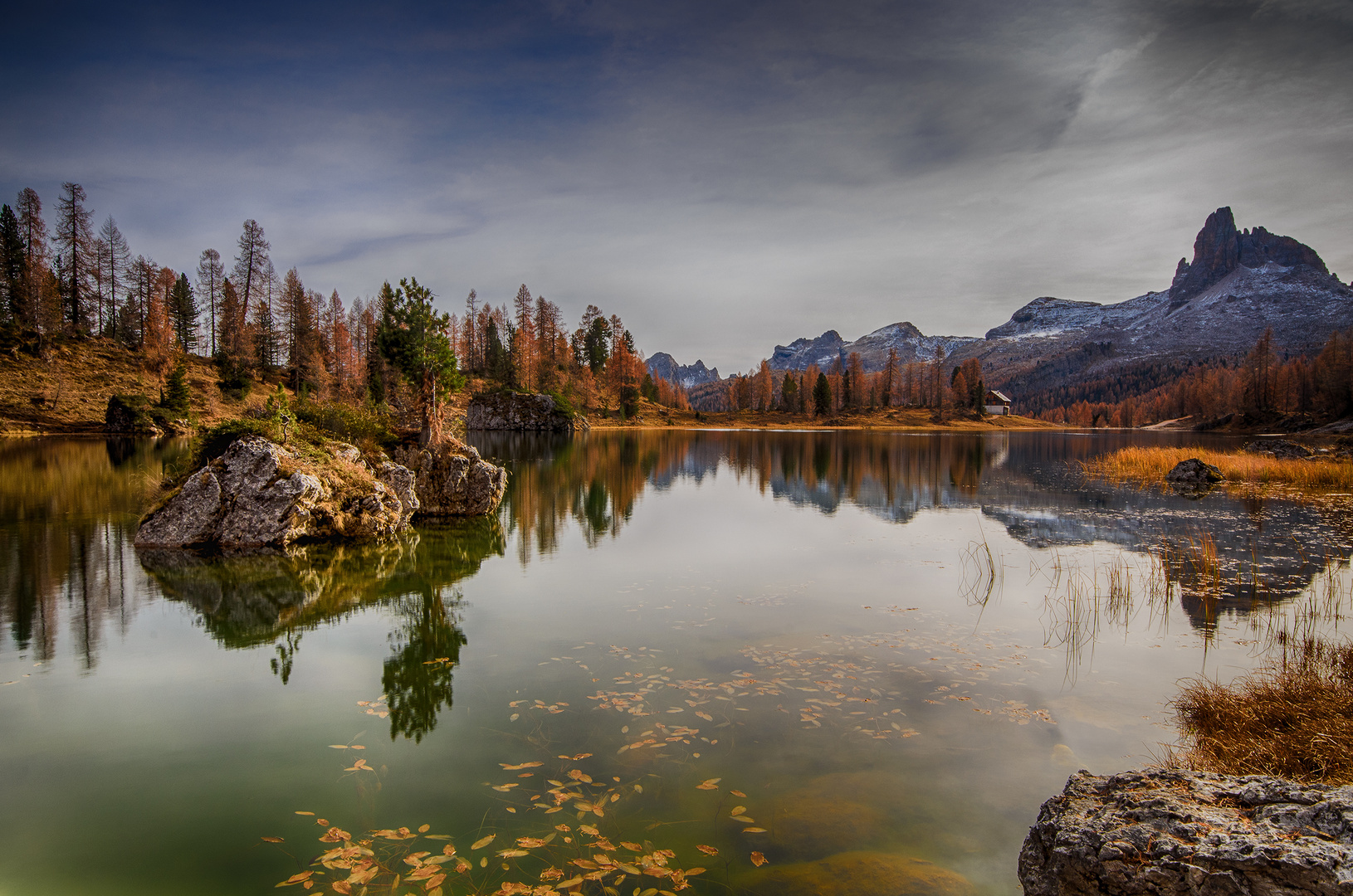 Riflessi al Lago Federa