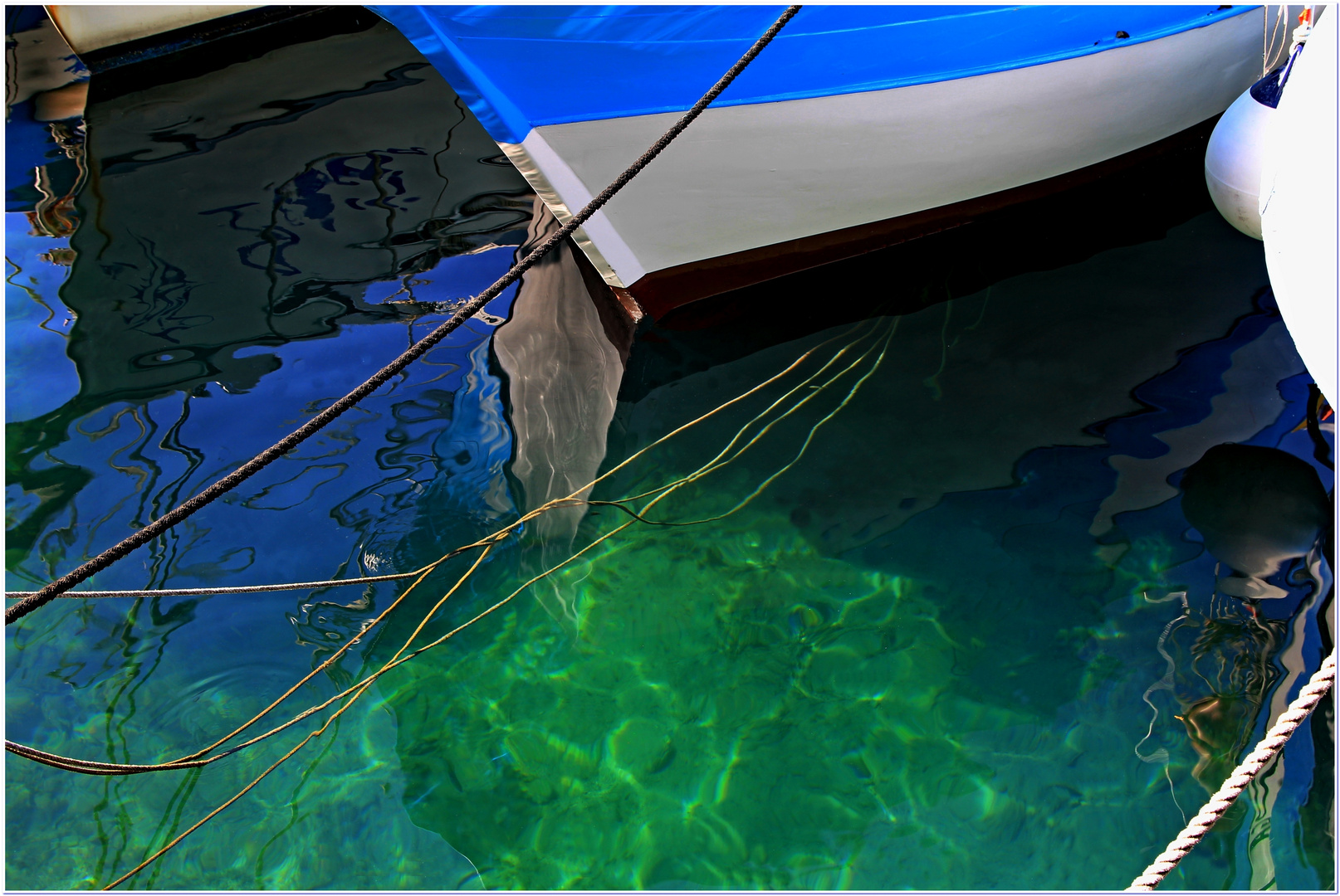 Riflessi colorati  nel mare di Ponza