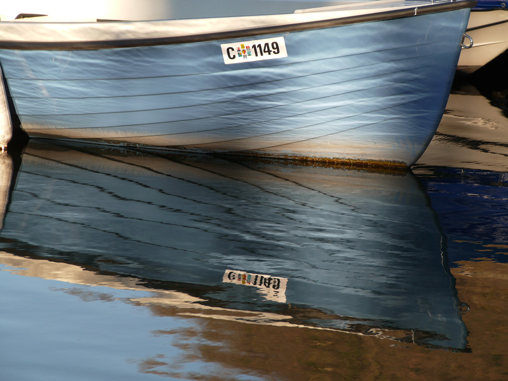 riflessi di una barca