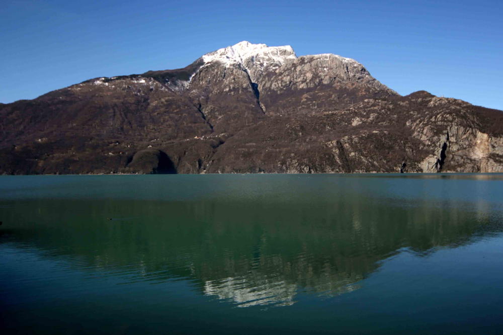 riflessi (il lago e la montagna) 3