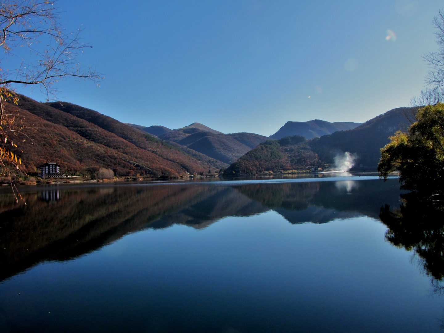 riflessi (lago di Scanno)