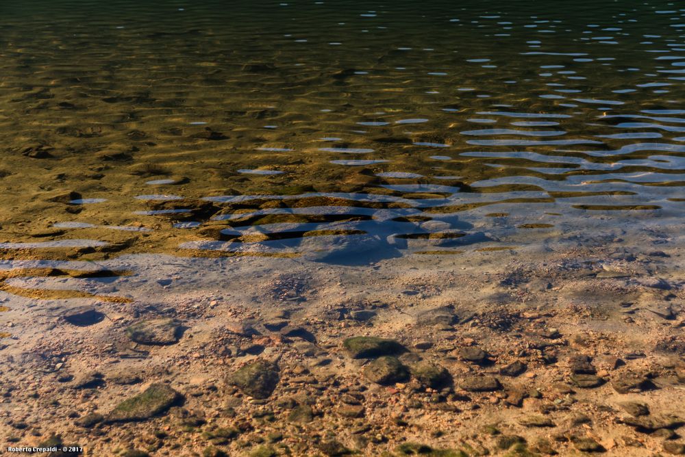 Riflessi nel lago di Ghirla