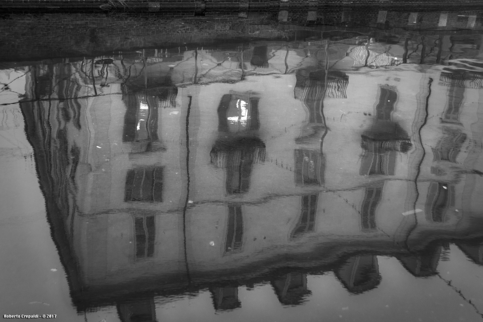 Riflessi nel Naviglio Grande di Milano