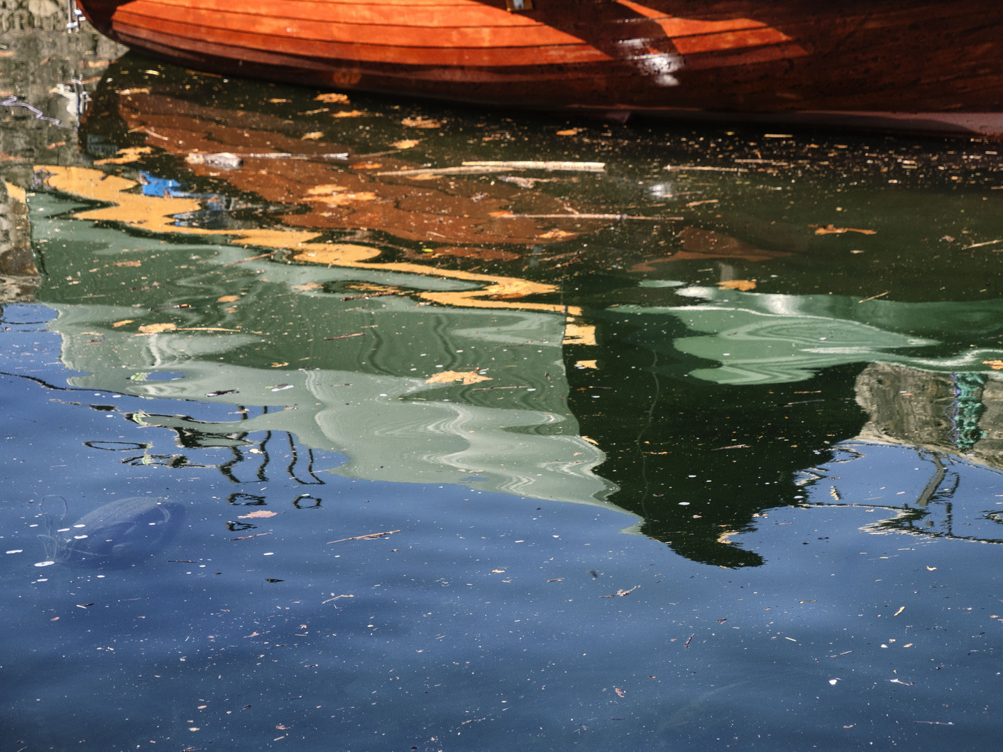 Riflessi nel porto