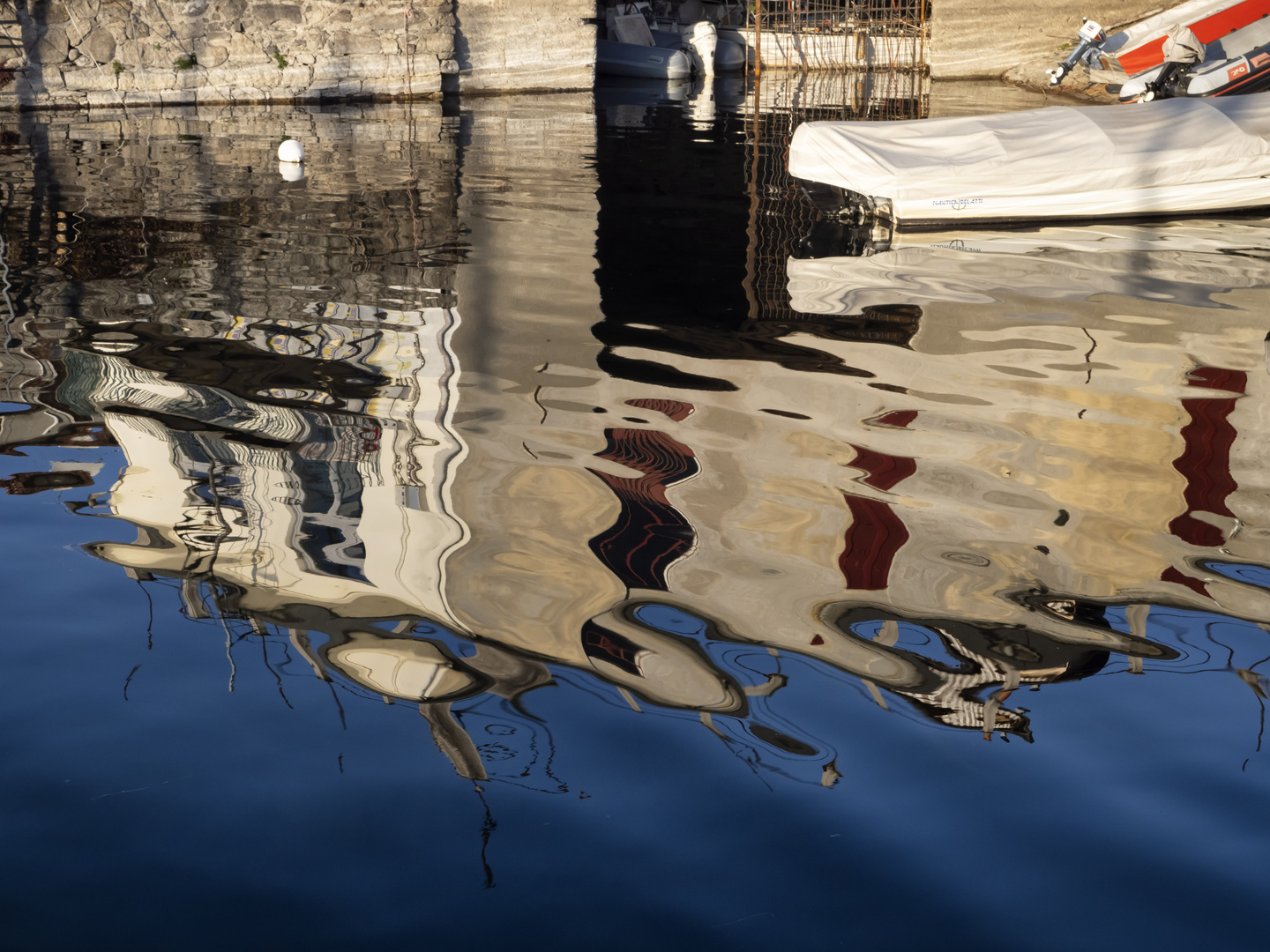 Riflessi nel porto